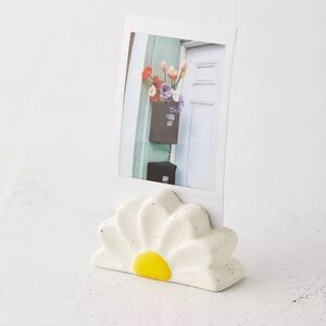 Set of 3 NWT Urban Outfitters Daisy Ceramic Photo Stand